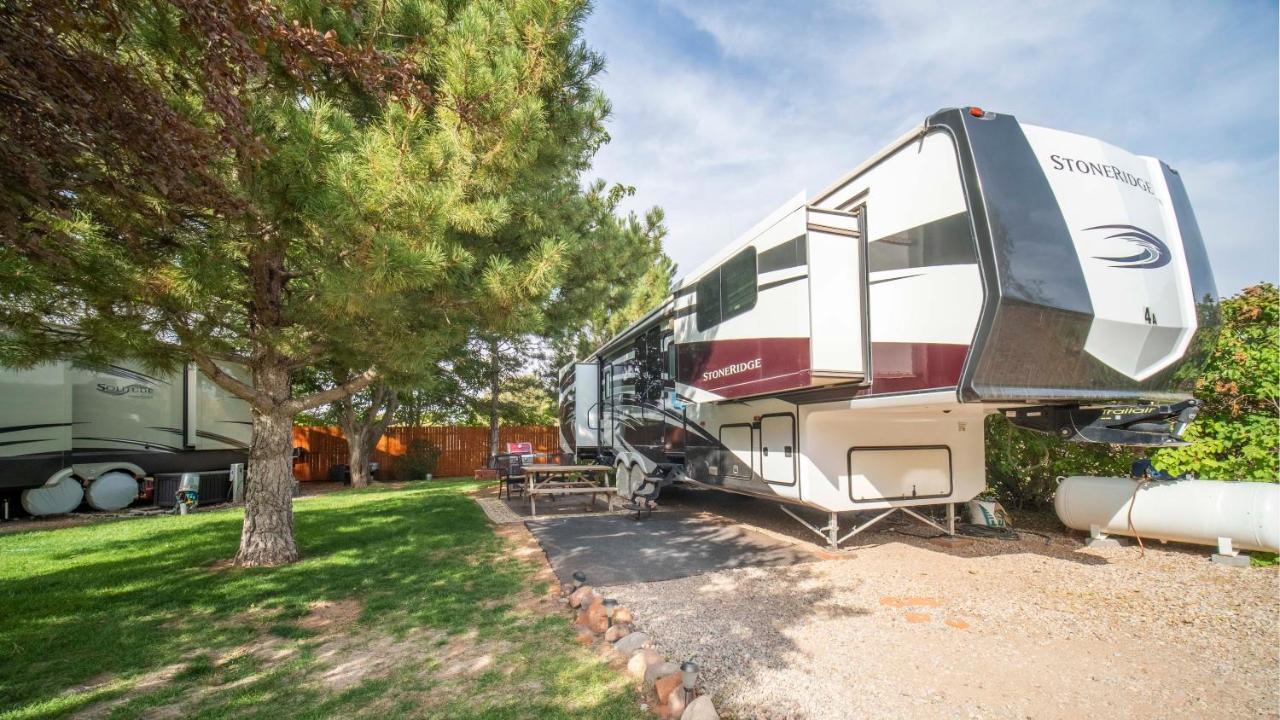Outdoor Glamping Large 5Th Wheel Setup Ok4A Apartment โมอาบ ภายนอก รูปภาพ