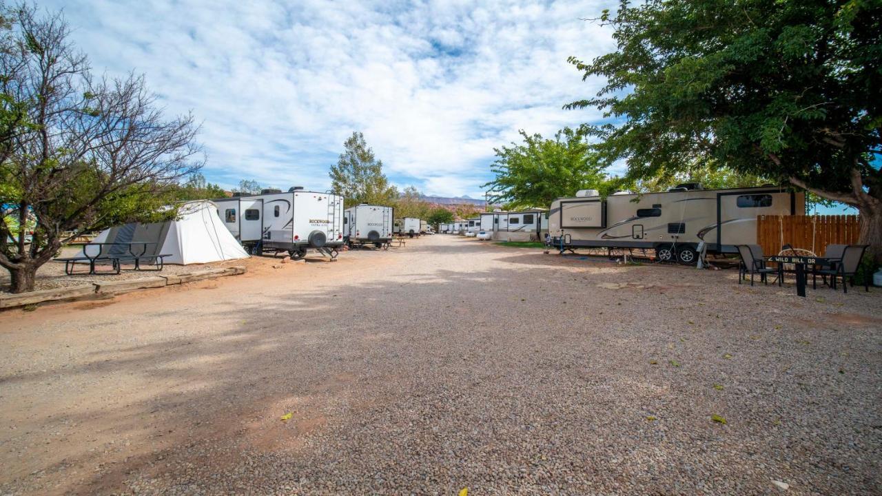 Outdoor Glamping Large 5Th Wheel Setup Ok4A Apartment โมอาบ ภายนอก รูปภาพ