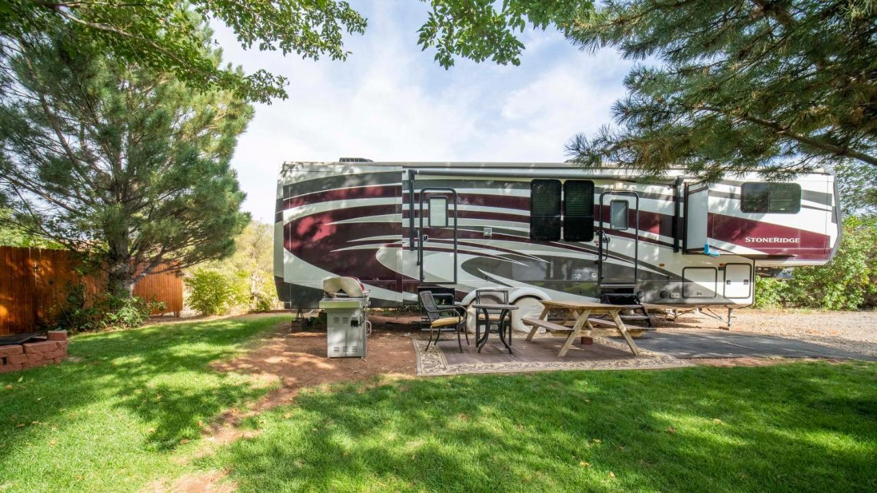 Outdoor Glamping Large 5Th Wheel Setup Ok4A Apartment โมอาบ ภายนอก รูปภาพ