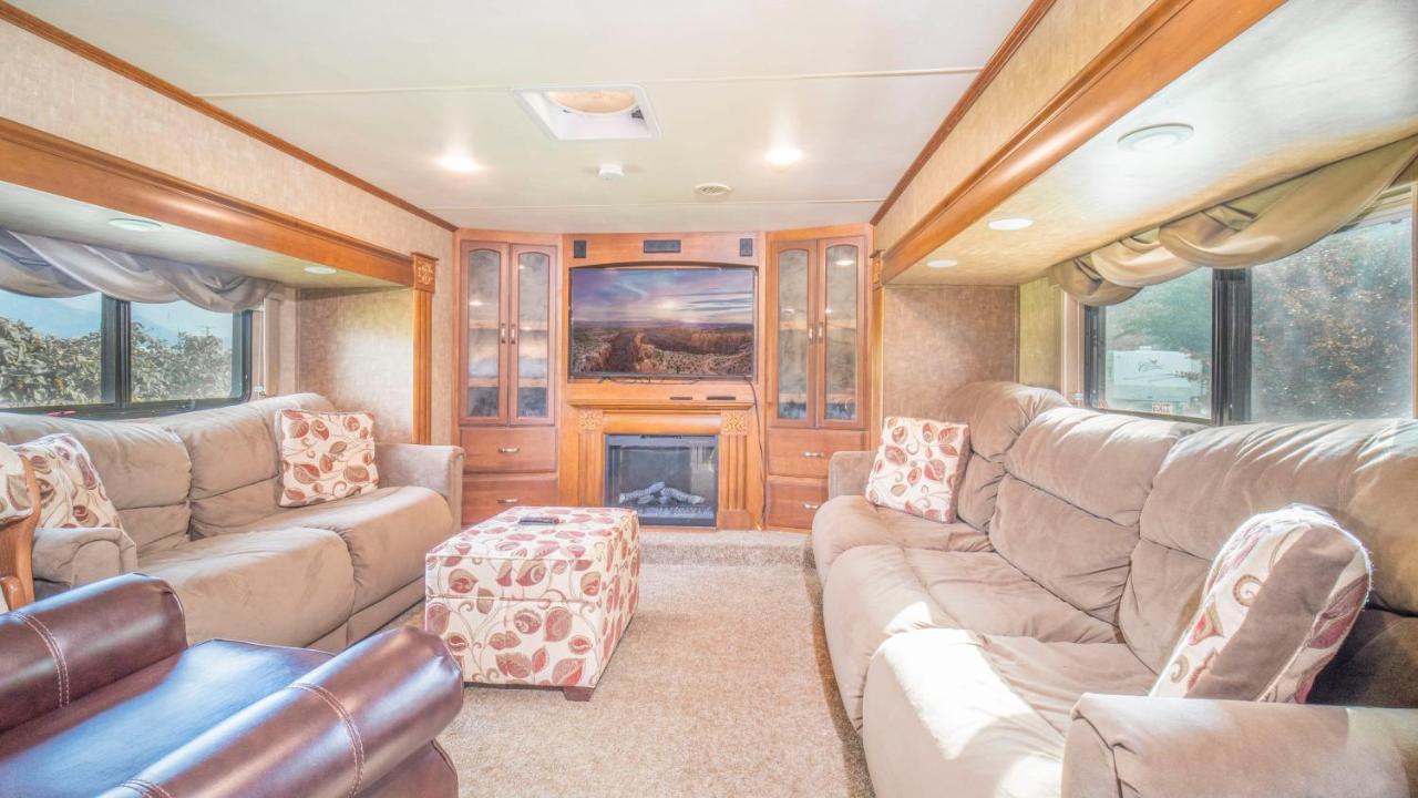 Outdoor Glamping Large 5Th Wheel Setup Ok4A Apartment โมอาบ ภายนอก รูปภาพ